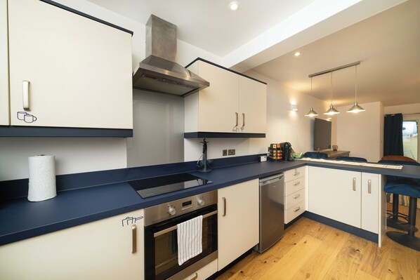 Fridge, microwave, oven, dishwasher