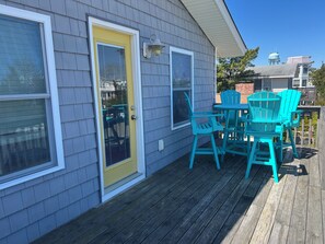 Outdoor dining - Oceanside Barnegat Light Beach House 3Br/1Ba. Walk to Beach (Barnegat Light)