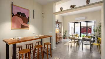 Café da manhã com buffet grátis todos os dias