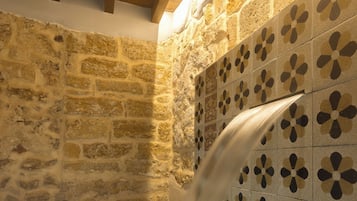 Indoor pool, sun loungers