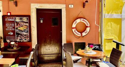 JOLLI One-Bedroom Apartment