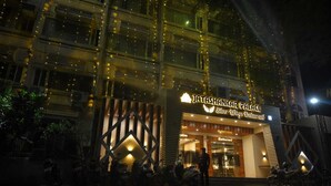 A building with a sign reading "Jatashankar Palace Silver Wings Restaurant." - Hotel Jatashankar Palace (Chhatarpur)
