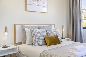 2 habitaciones, tabla de planchar con plancha y cuna de viaje 
