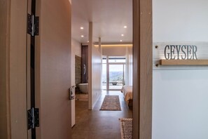 1 bedroom, desk, WiFi, bed sheets