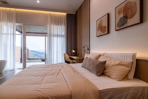 1 bedroom, desk, WiFi, bed sheets