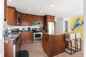 Køleskab, ovn, kogeplade, opvaskemaskine