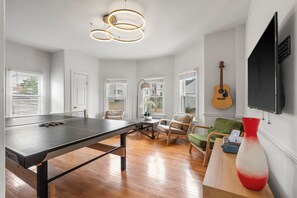 Game room - Old Port Walk & Casco Bay View w/ 4 Bdrms, 2 Baths, Ping Pong, Arcade (Portland)