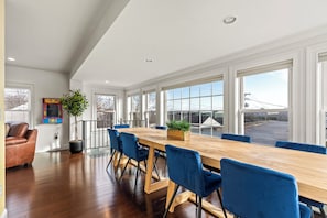 Dining - Old Port Walk & Casco Bay View w/ 4 Bdrms, 2 Baths, Ping Pong, Arcade (Portland)
