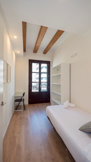 3 quartos, ferros/tábuas de passar roupa, Wi-Fi, roupa de cama