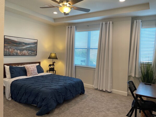 2 室のベッドルーム、デスク、アイロン / アイロン台、WiFi (無料)