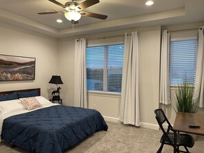 2 室のベッドルーム、デスク、アイロン / アイロン台、WiFi (無料)