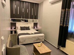Phòng Economy | Bộ đồ giường cao cấp, nệm cao su hoạt tính (memory foam) 