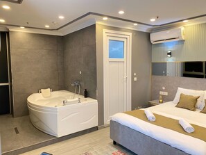 Phòng đơn Cao cấp | Bộ đồ giường cao cấp, nệm cao su hoạt tính (memory foam) 