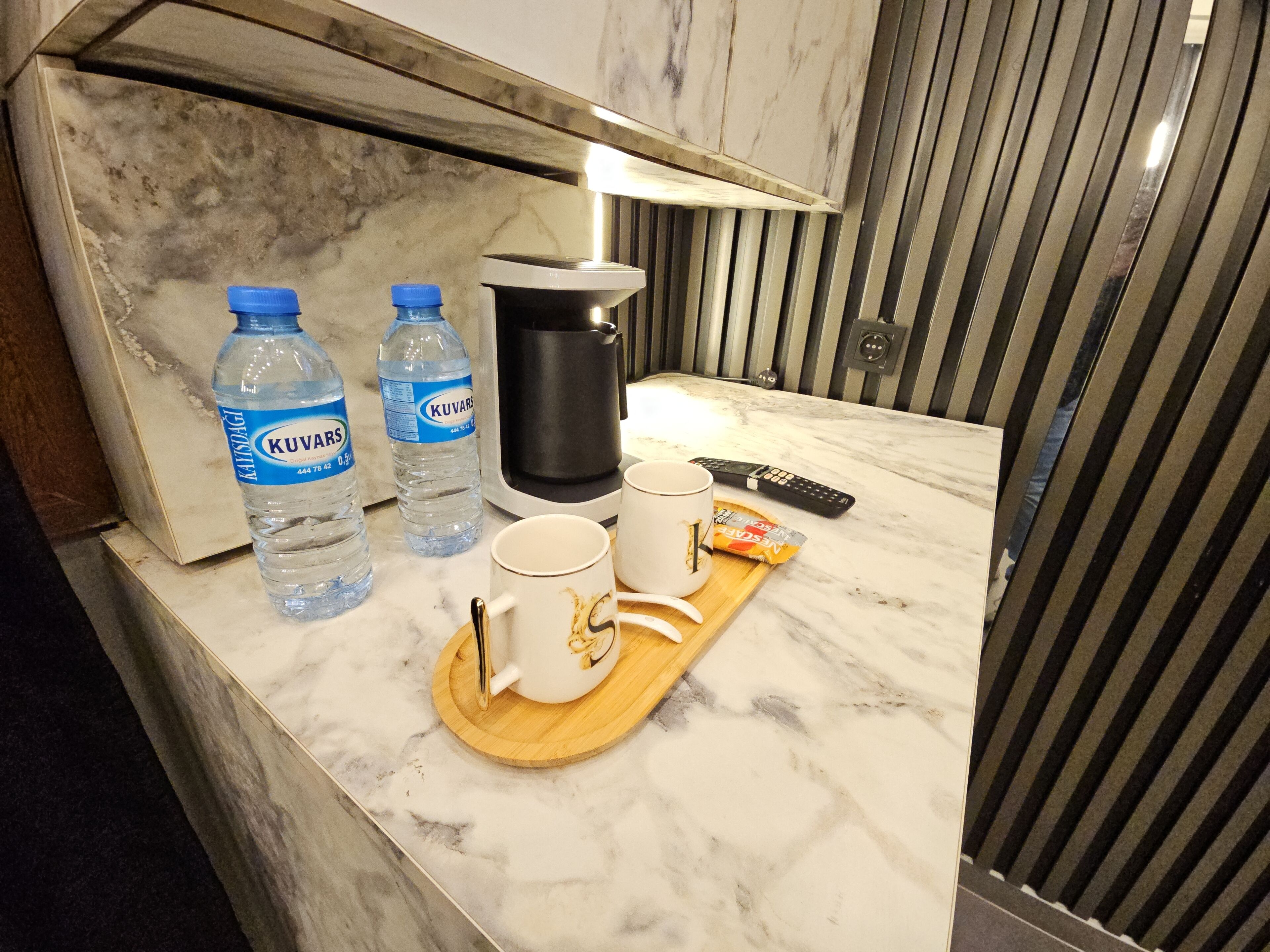 Superior Room | Eget kjøkken | Minikjøleskap, vannkoker og papirhåndklær