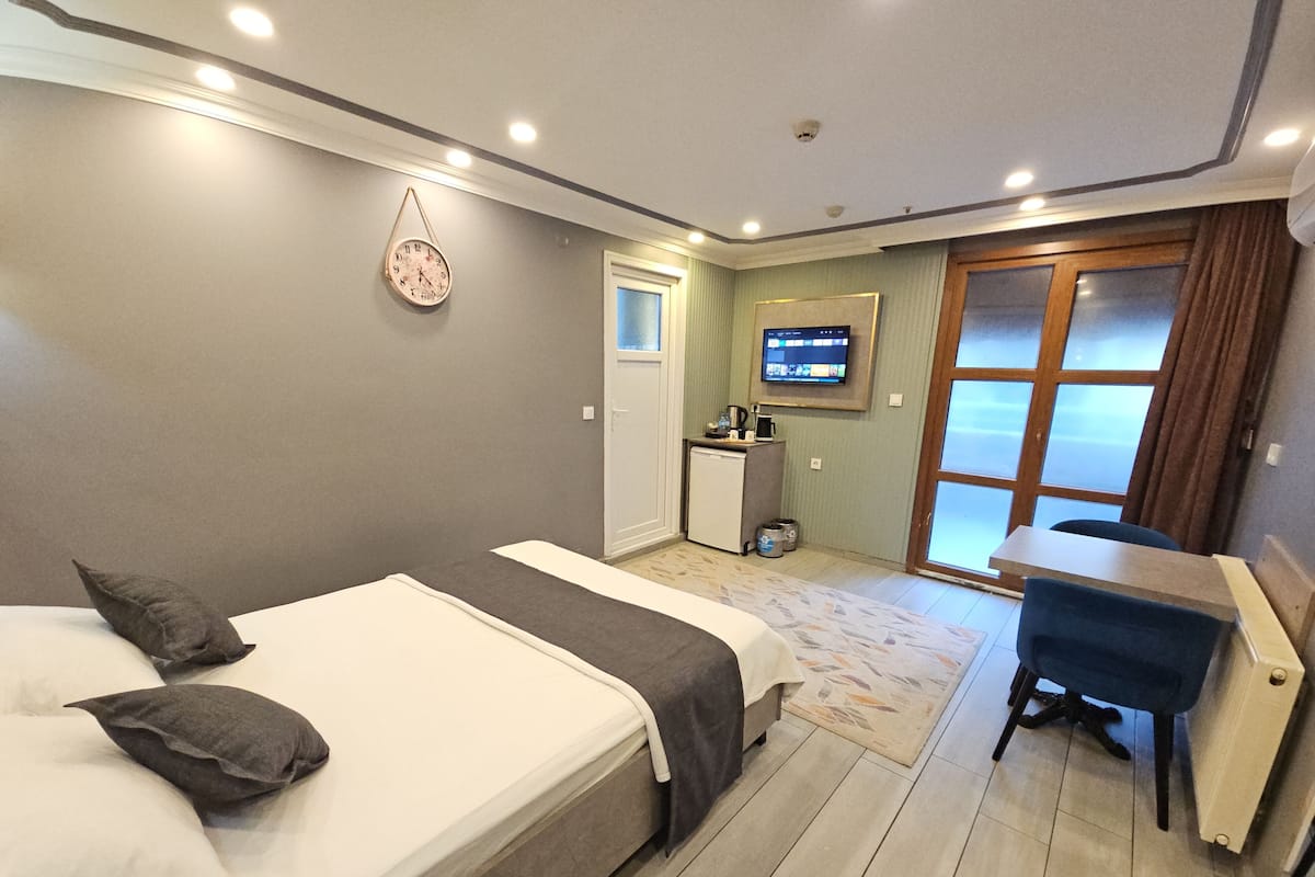 Kamar Comfort, dapur, pemandangan kota | 1 kamar tidur, seprai premium, busa memori, dan brankas
