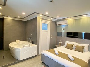 Phòng đơn Cao cấp | Bộ đồ giường cao cấp, nệm cao su hoạt tính (memory foam) 