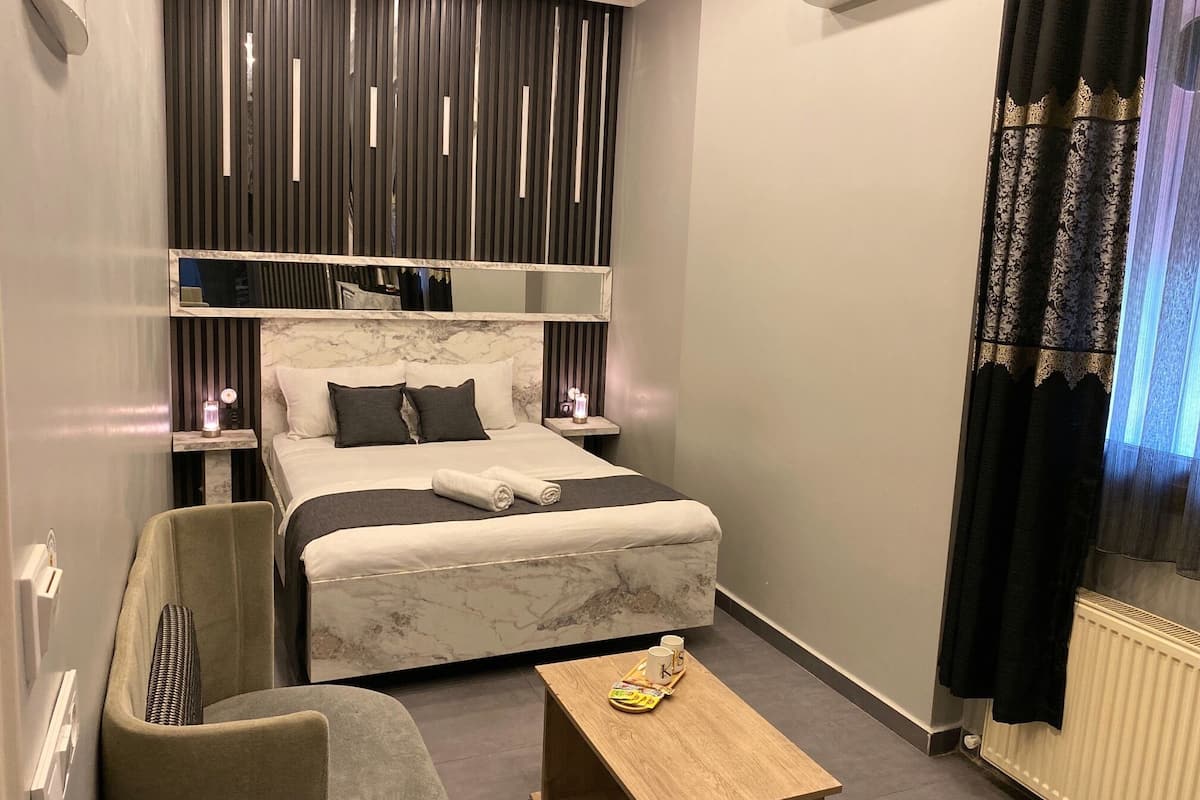 Economy Room
