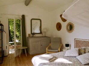 1 habitación, tabla de planchar con plancha, wifi gratis y ropa de cama 
