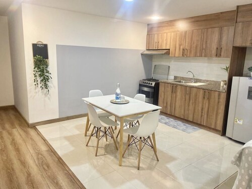 [Apartamento Colorido] 4min al Centro + Free parking