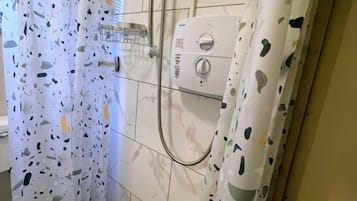 Handtücher, Seife, Shampoo, Toilettenpapier