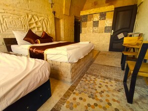 Grand Triple Room - Stone Age Mansion (Ürgüp)