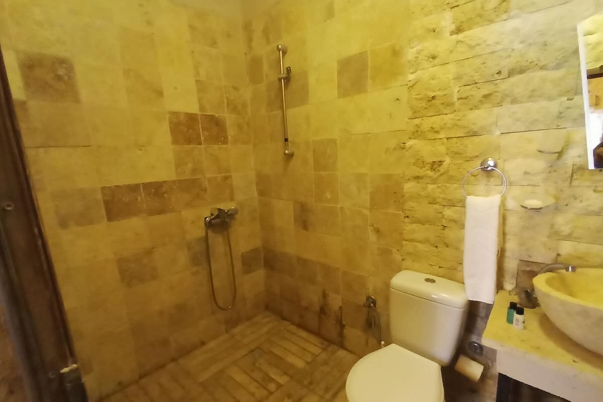 時尚雙人房 | 浴室 | 淋浴設備、水力按摩花灑、名牌梳洗用品、風筒