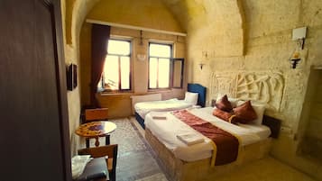 Grand Triple Room | Premium bedding, individually decorated, individually furnished