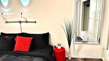 1 habitación, tabla de planchar con plancha, wifi y ropa de cama