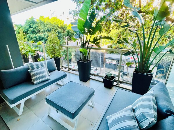 Deluxe Apartment | Terrace/patio - Stylish Apartment with Pool Acces (Buenos Aires)