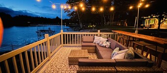 Lakeshore Living - Private Beach, Sleeps 16!