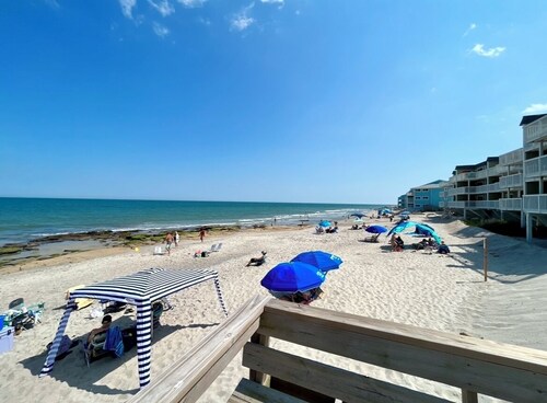 2nd Row, Private Pool and Jacuzzi!