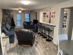 Interior - 1st Floor 2/Bedroom 2/Full Bathroom, Wet-bar, Full Kitchen, 3 TVs & More (Claysburg)