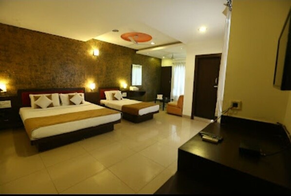 Family AC 4 Bed | 1 bedroom, free WiFi