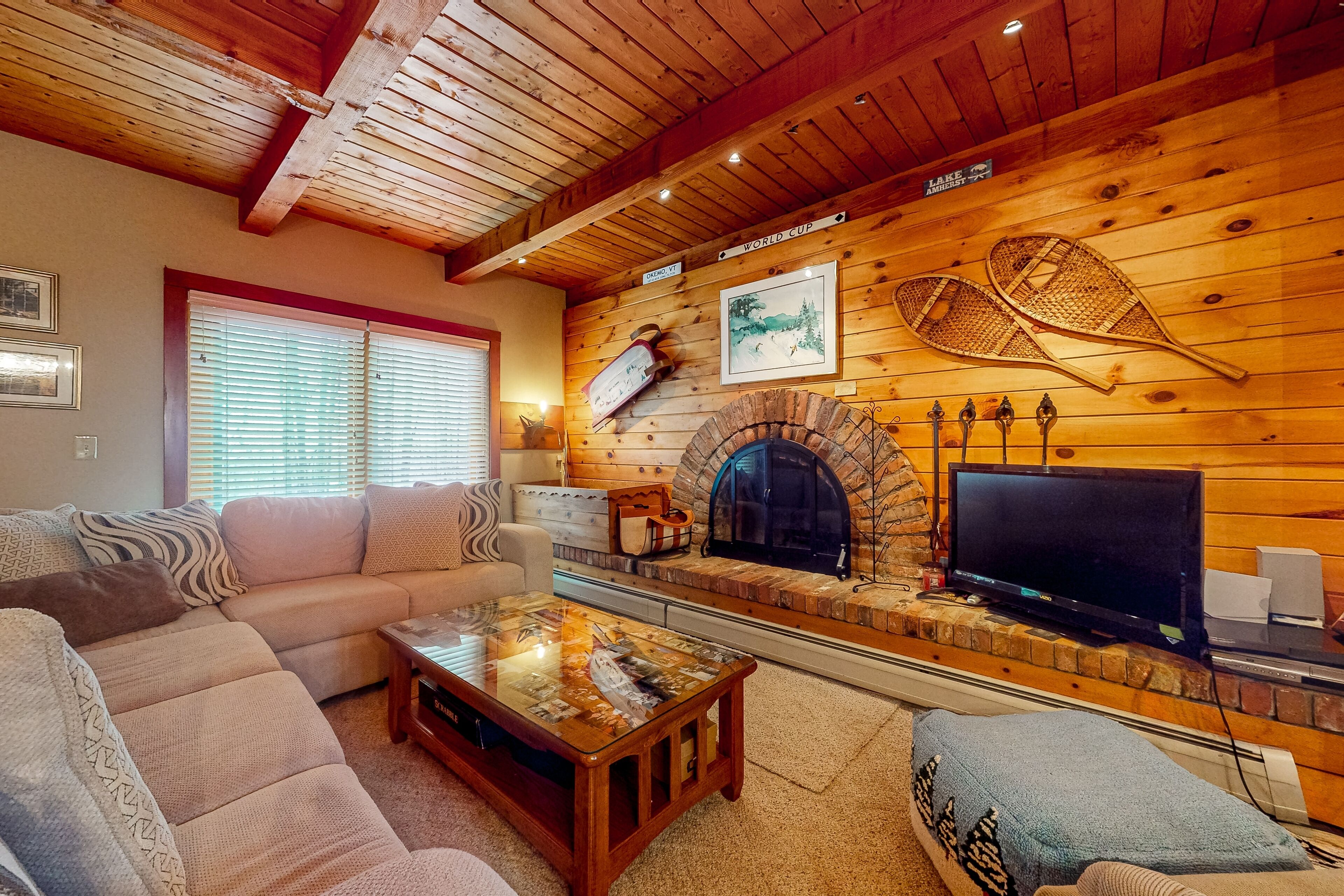 2-story townhouse near Okemo Mountain Resort & base lodge with streaming & loft