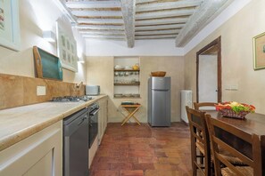 Kühlschrank, Ofen, Herdplatte, Geschirrspüler