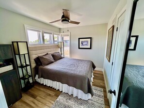 2 bedrooms, free WiFi, bed sheets - Make The County Cottage your luxe home base to explore beautiful PEC! (Prince Edward)