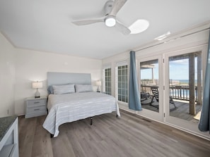 5 bedrooms, desk, iron/ironing board, free WiFi
