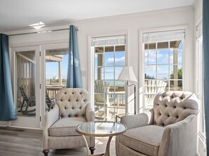 TV, books - Sea Glass (B) Upscale Beachfront Retreat & Pool - 5BR (Emerald Isle)
