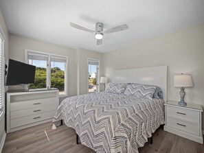 5 bedrooms, iron/ironing board, travel cot, WiFi - Sea Glass (B) Upscale Beachfront Retreat & Pool - 5BR (Emerald Isle)