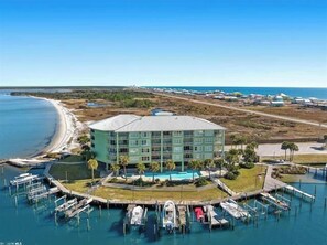 Marina - Bayfront Bliss: Top-Floor Condo with Stunning Views (Gulf Shores)