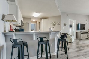 Interior - Bayfront Bliss: Top-Floor Condo with Stunning Views (Gulf Shores)