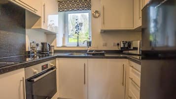 KĂŒhlschrank, Mikrowelle, Ofen, Herdplatte