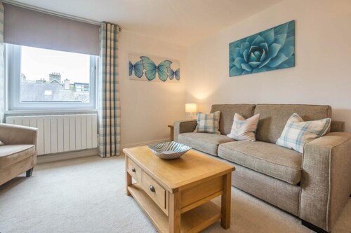 The Retreat, steps from amenities, short walk from Lake Windermere. Eco Friendly