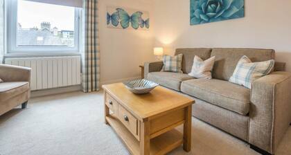 The Retreat, steps from amenities, short walk from Lake Windermere. Eco Friendly