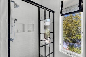 Shower, hair dryer, towels, soap - PRIVATE BEACH/POOL ACCESS-Cozy Getaway Retreat-Newly Refurbished (Rosemary Beach)