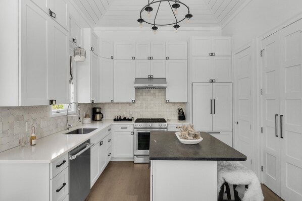 Réfrigérateur, lave-vaisselle