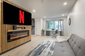 Smart TV, fireplace