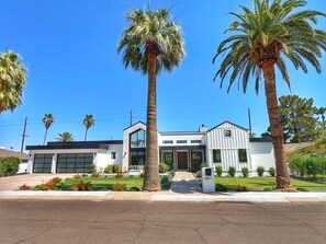 المنشأة من الخارج