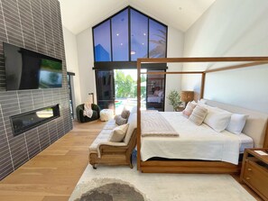 5 bedrooms, desk, iron/ironing board, travel cot - ++LUXE Retreat just steps from Old Town Scottsdale! Pool, Spa, Outdoor Oasis ++ (Scottsdale)