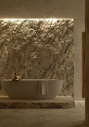 Bruser, hårtørrer, håndklæder, Sæbe